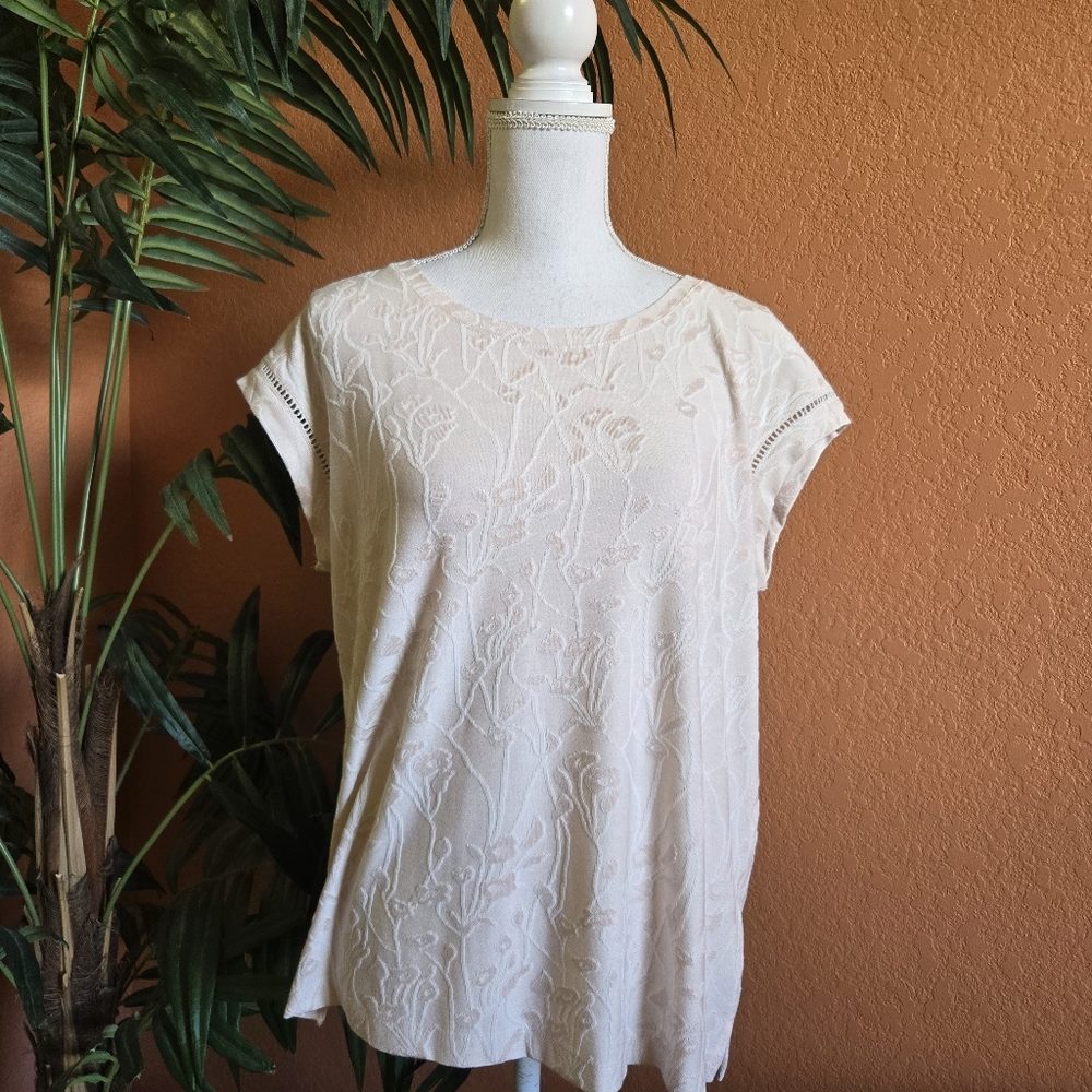 3/$25 Rose And Olive Textured Top Blush Pink Floral Capped Short Sleeves Large
